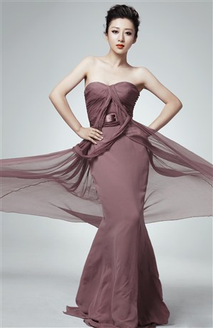 动漫一边摸一边脱一边吃胸亲